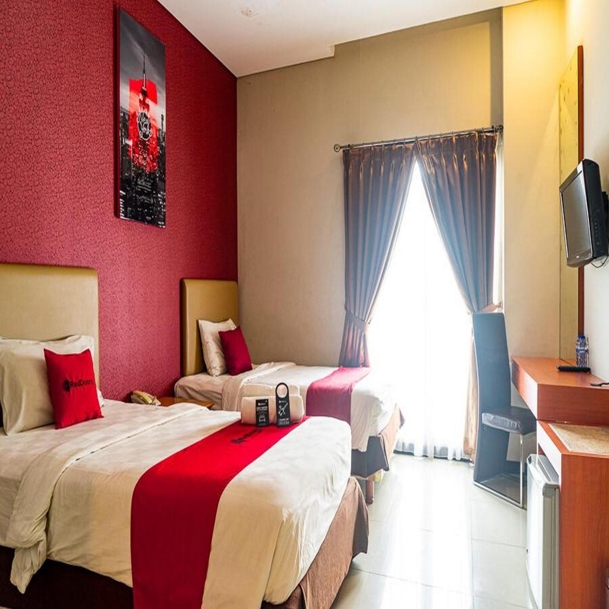 Reddoorz Plus At Blue Pacific Blok M Джакарта Екстер'єр фото