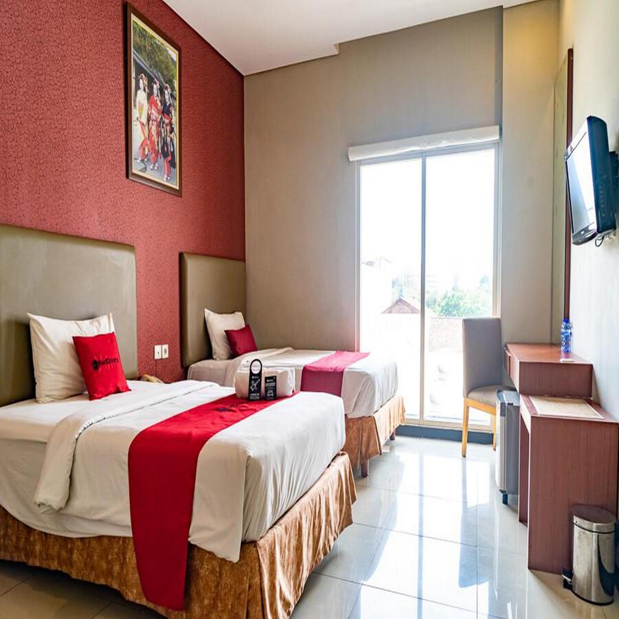 Reddoorz Plus At Blue Pacific Blok M Джакарта Екстер'єр фото
